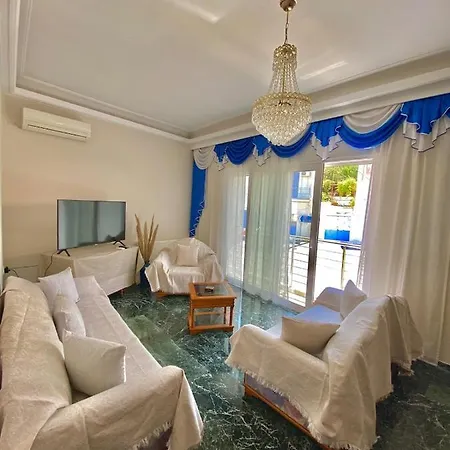 Blu Blu With Castle View Koróni