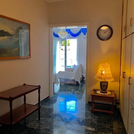 Blu Blu With Castle View Koróni