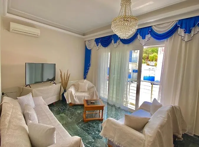 Blu Blu With Castle View Koróni