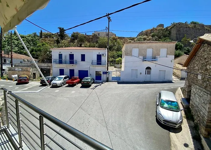 Blu Blu With Castle View * Koróni